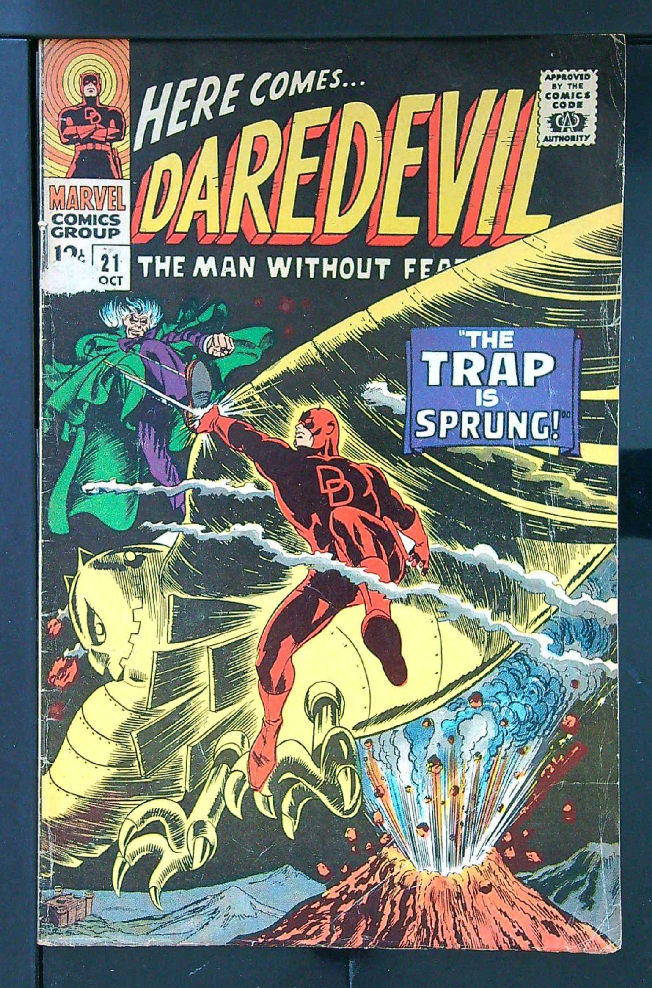 ACTUAL SCAN OF COMIC!<br>Tear in price - See Scan Cover of Daredevil (Vol 1) #21. One of 250,000 Vintage American Comics on sale from Krypton!